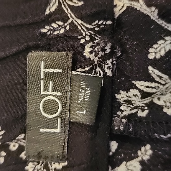 Women's shorts - Picture 2 of 2